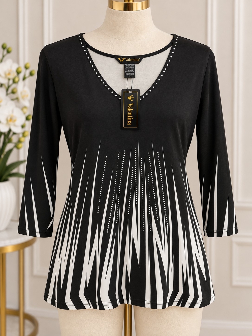 Valentina Black & White V-Neck Geometric Print Top